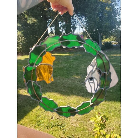 Handmade‎ Vintage Stained Glass Christmas Wreath Dogs Holly Leaves Berries - Picture 2 of 10
